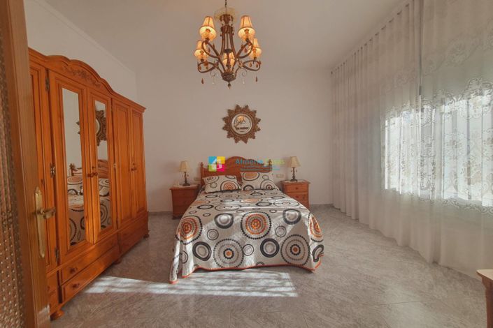 Image No.5-4 Bed Townhouse for sale