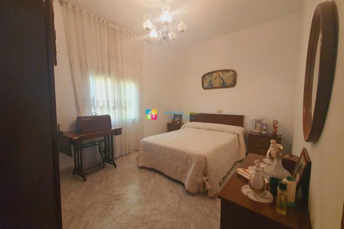 Image No.8-4 Bed Townhouse for sale