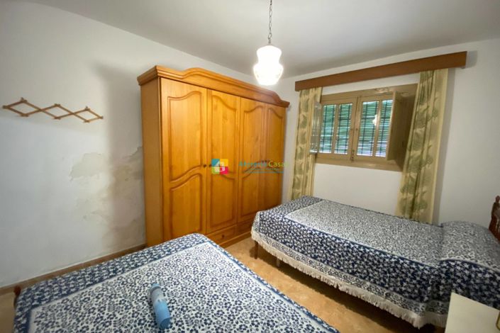 Image No.11-6 Bed Townhouse for sale