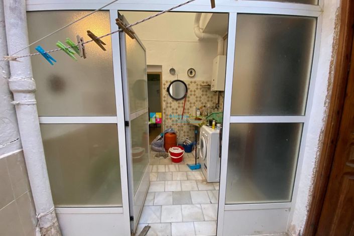 Image No.12-6 Bed Townhouse for sale