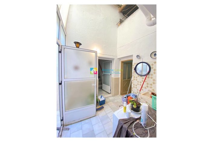 Image No.13-6 Bed Townhouse for sale