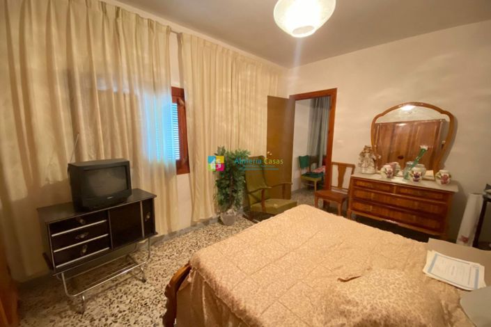 Image No.22-6 Bed Townhouse for sale