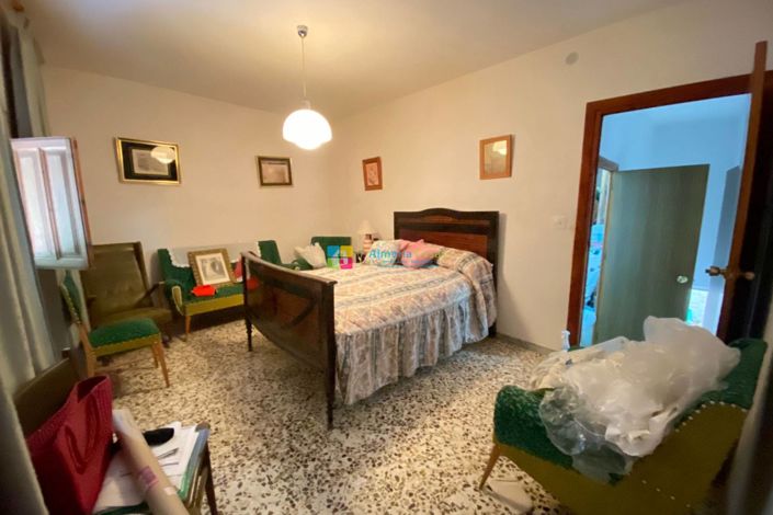 Image No.23-6 Bed Townhouse for sale