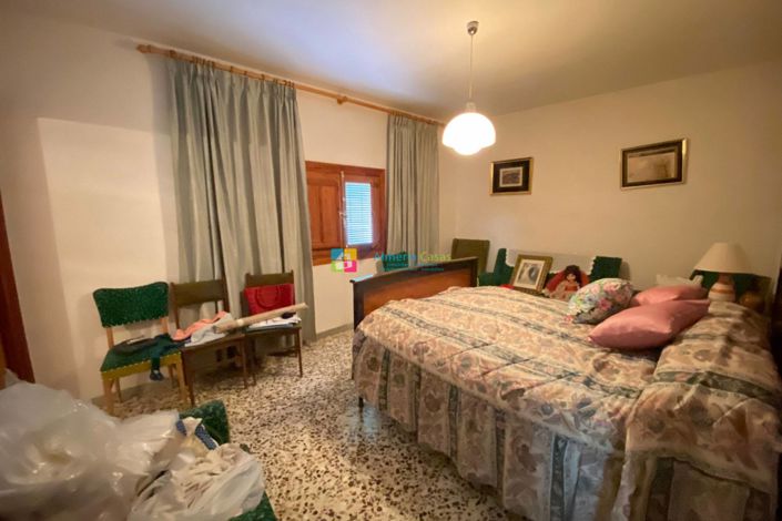 Image No.24-6 Bed Townhouse for sale