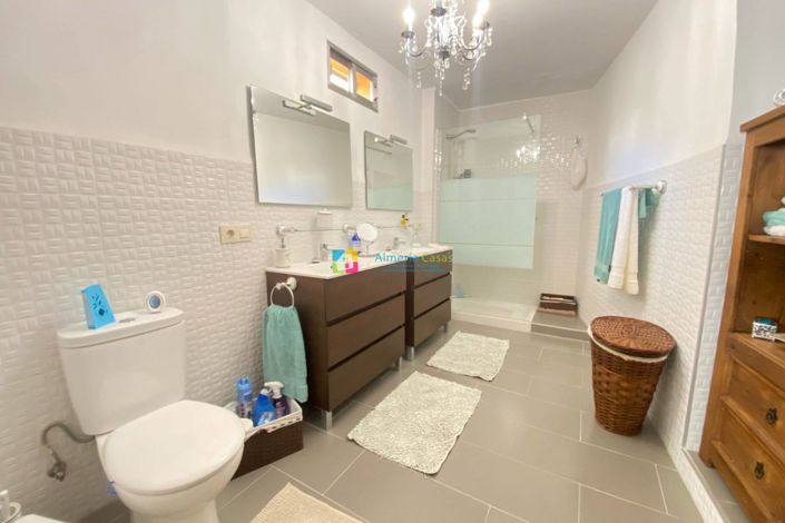 Image No.13-3 Bed Townhouse for sale