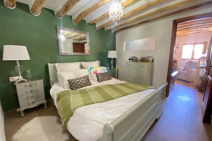 Image No.18-3 Bed Townhouse for sale