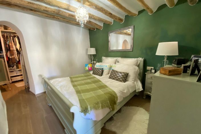 Image No.19-3 Bed Townhouse for sale