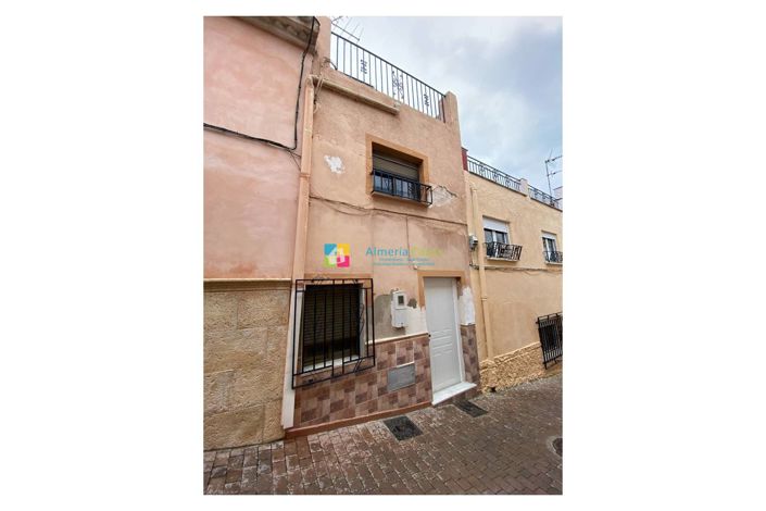 Image No.1-4 Bed Townhouse for sale