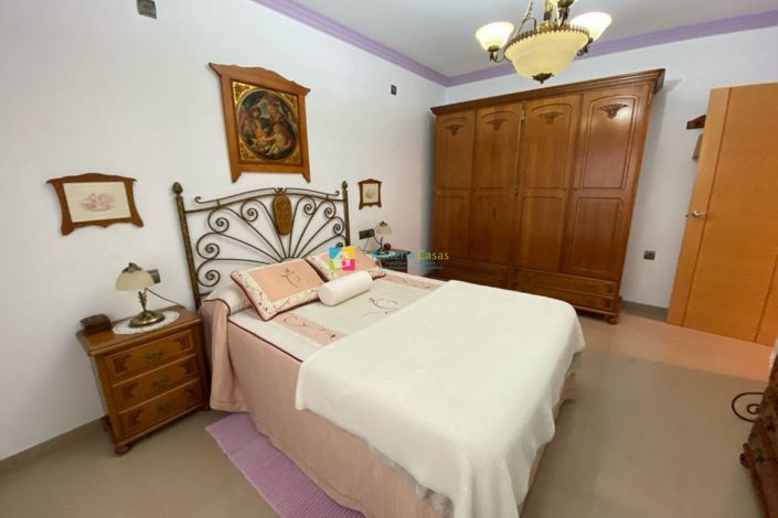 Image No.25-4 Bed Duplex for sale