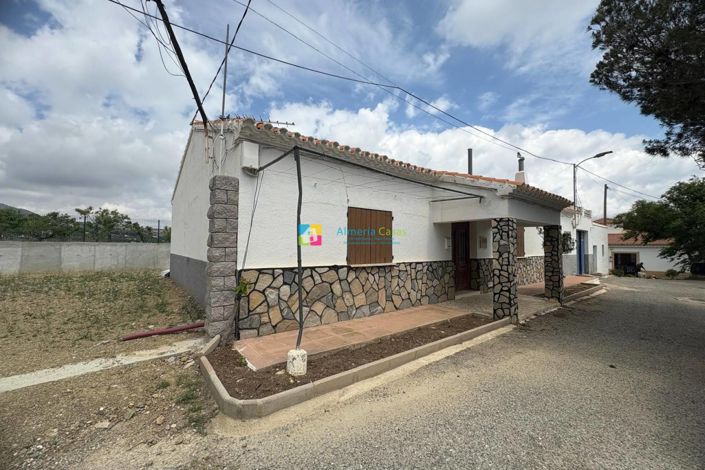 Image No.1-3 Bed Country House for sale