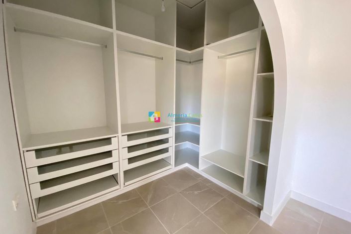 Image No.18-4 Bed Villa for sale