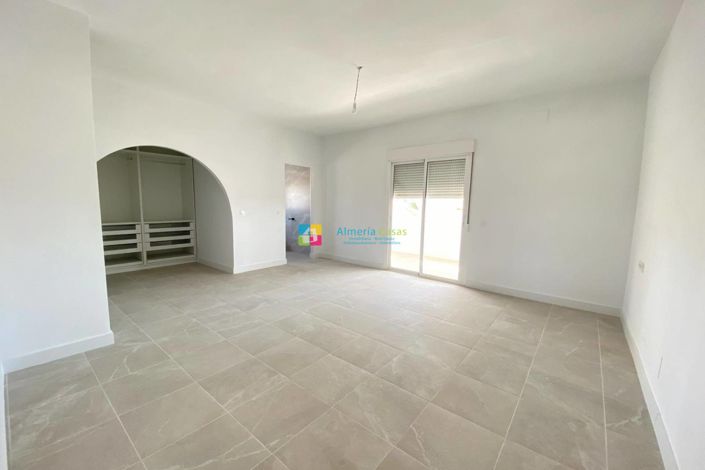 Image No.25-4 Bed Villa for sale