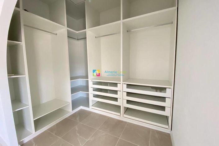 Image No.27-4 Bed Villa for sale