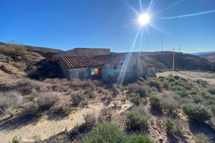 Image No.26-3 Bed Country House for sale