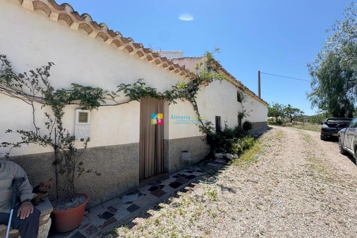 Image No.1-4 Bed Country House for sale