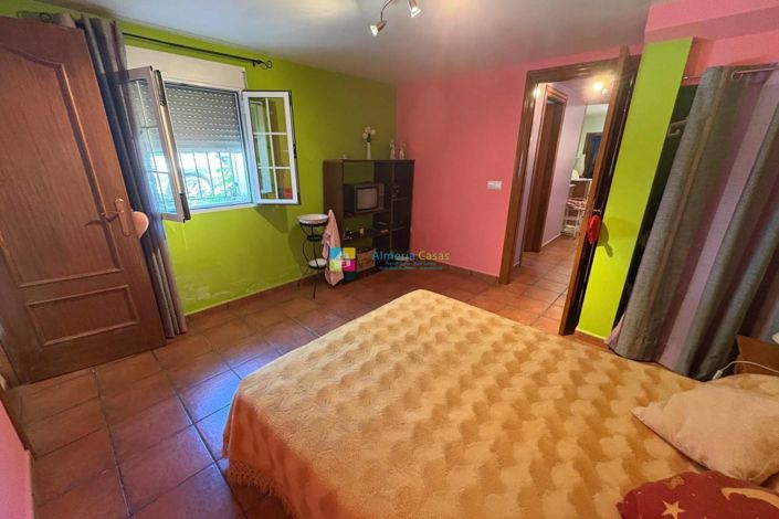 Image No.12-4 Bed Country House for sale