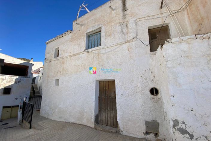 Image No.16-3 Bed Townhouse for sale