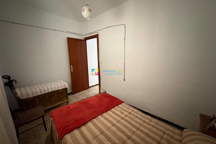 Image No.13-3 Bed Townhouse for sale