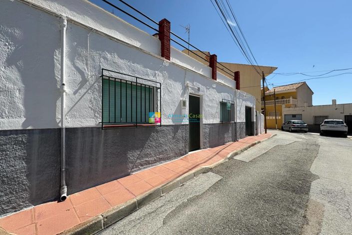 Image No.2-3 Bed Townhouse for sale