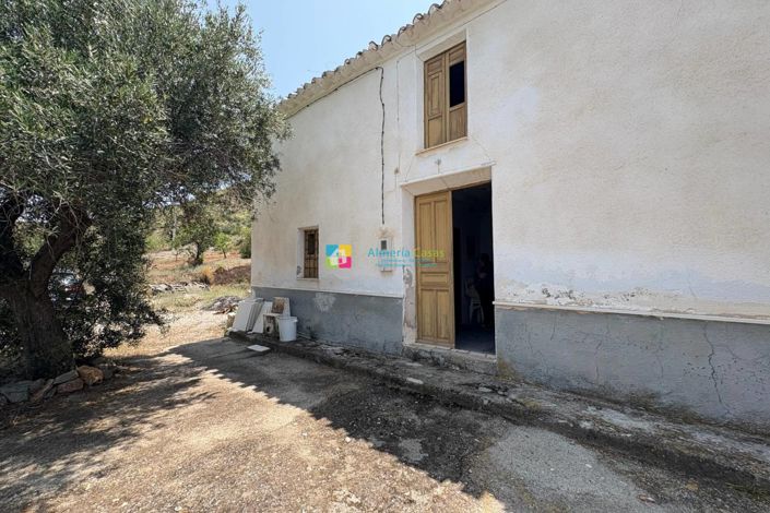 Image No.1-3 Bed Country House for sale