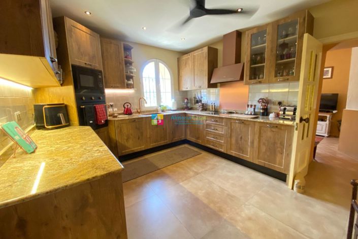 Image No.17-3 Bed Country House for sale