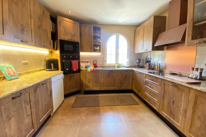 Image No.19-3 Bed Country House for sale