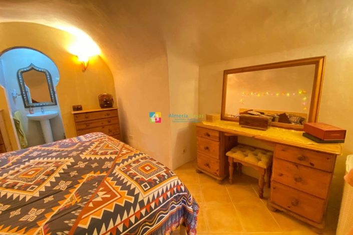 Image No.24-3 Bed Country House for sale