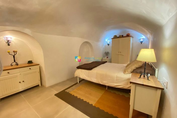 Image No.8-3 Bed Country House for sale