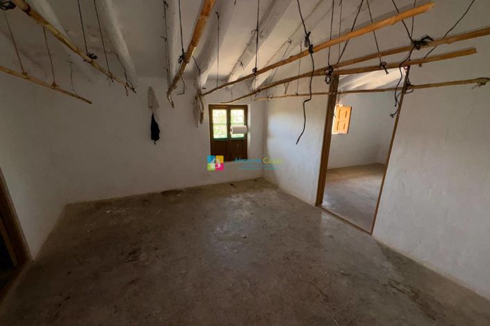 Image No.13-4 Bed Country House for sale