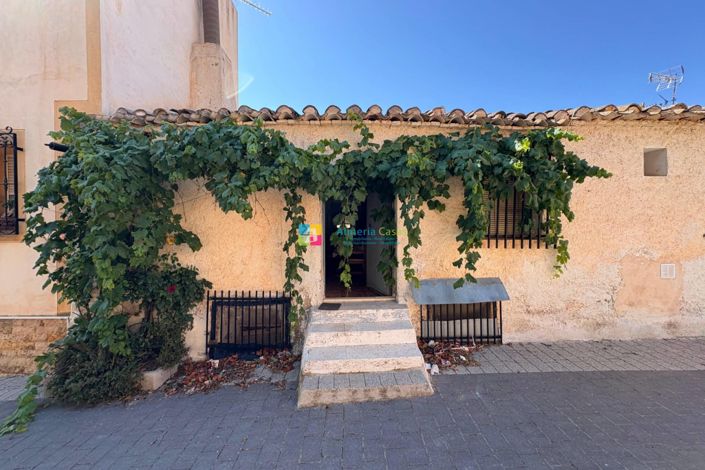 Image No.1-5 Bed Townhouse for sale