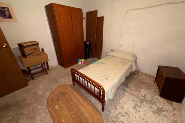 Image No.23-5 Bed Townhouse for sale