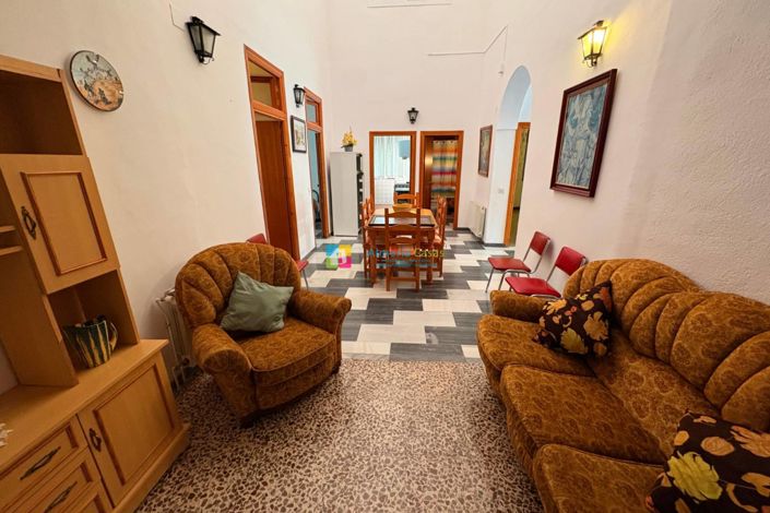 Image No.11-8 Bed Townhouse for sale