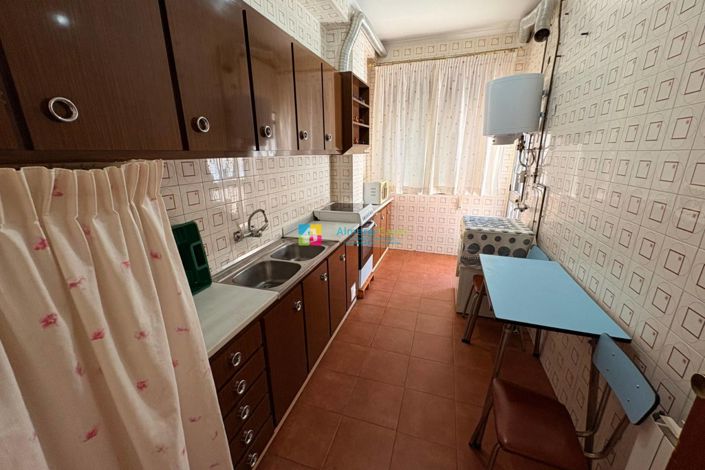 Image No.16-8 Bed Townhouse for sale