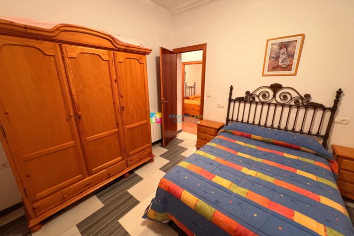 Image No.33-8 Bed Townhouse for sale