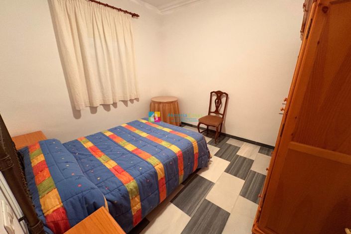 Image No.35-8 Bed Townhouse for sale