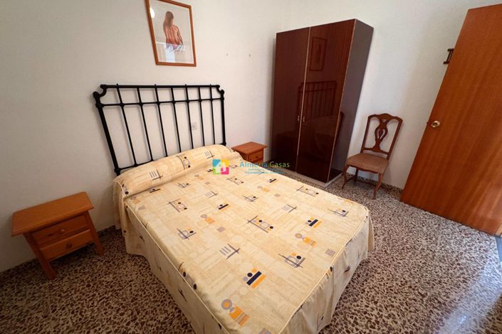 Image No.5-8 Bed Townhouse for sale