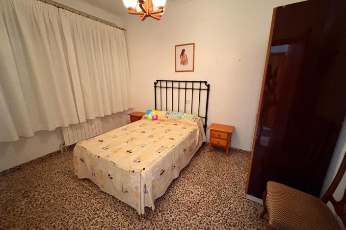 Image No.6-8 Bed Townhouse for sale