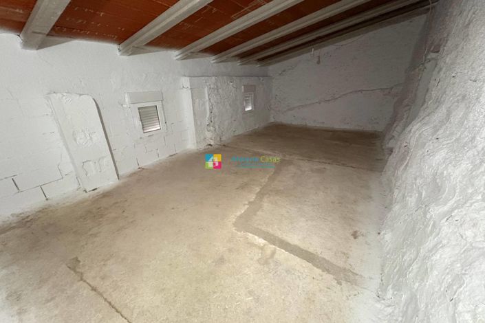 Image No.12-2 Bed Country House for sale