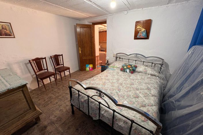 Image No.5-2 Bed Country House for sale