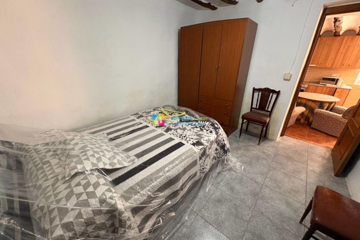 Image No.8-2 Bed Country House for sale