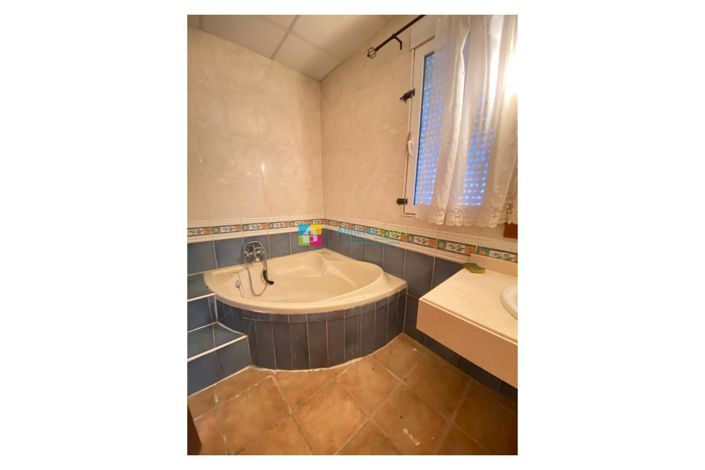 Image No.14-5 Bed Country House for sale