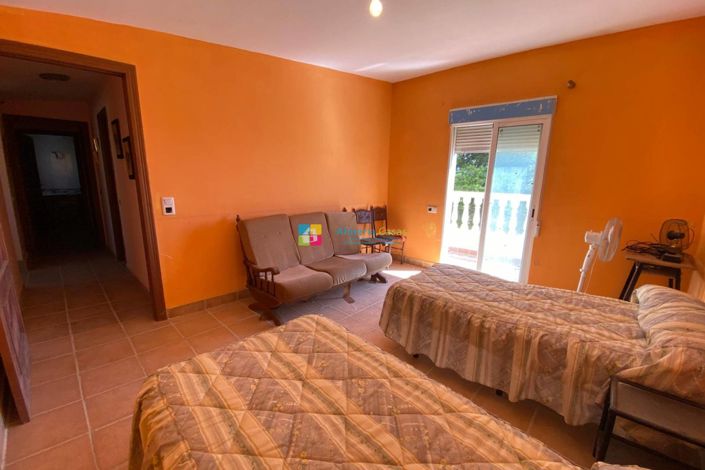 Image No.19-5 Bed Country House for sale