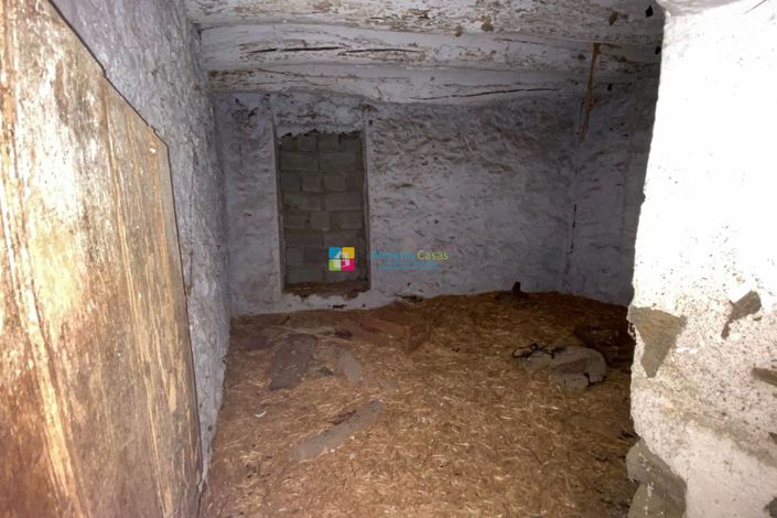 Image No.37-3 Bed Country House for sale