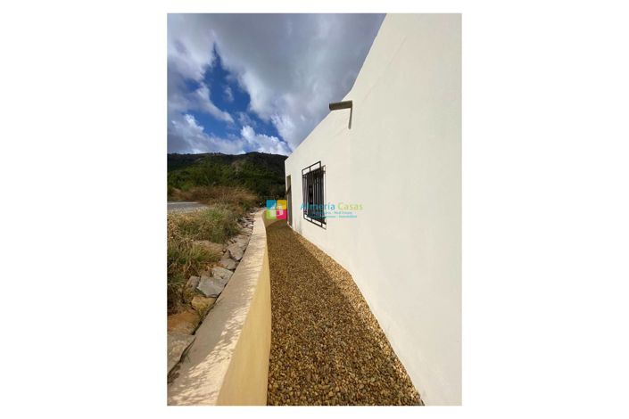 Image No.18-3 Bed Country House for sale