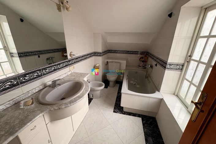 Image No.24-4 Bed Villa for sale