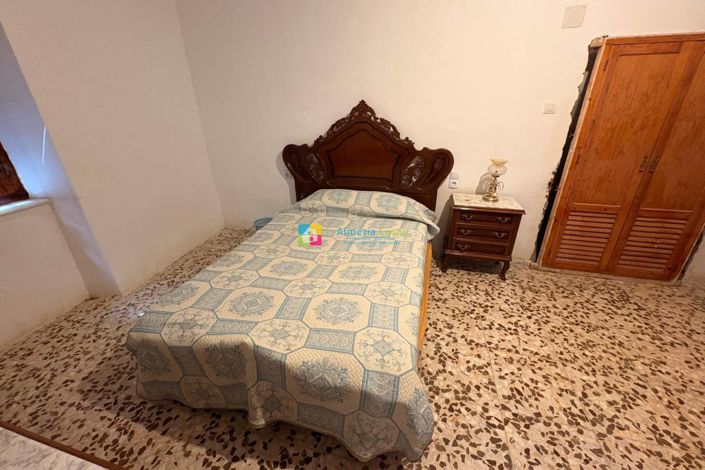 Image No.21-3 Bed Townhouse for sale