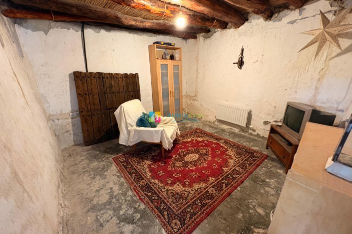 Image No.18-6 Bed Country House for sale