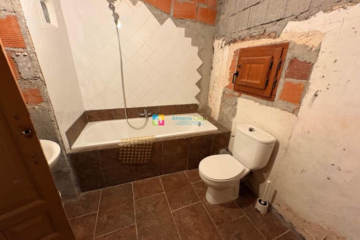 Image No.23-6 Bed Country House for sale