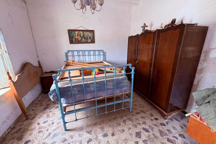 Image No.6-3 Bed Townhouse for sale