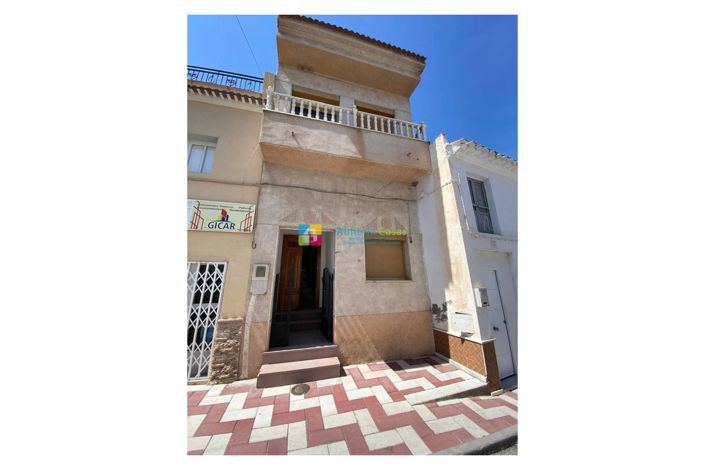 Image No.1-6 Bed Townhouse for sale